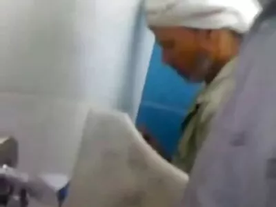 عوضی داغ با بینی سوراخ شده باعث گلو عمیق می سیکس ویدیوی شود
