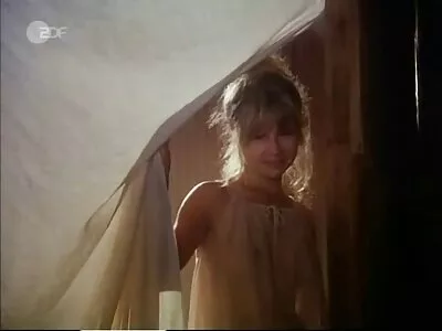 GF من سوار ویدیو سکس خانوادگی دیک من در خوابگاه است