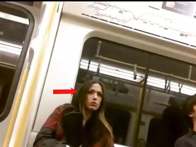 دوربین ویدیو سکس با مامان اتاق هتل زن و شوهر را در حال حرکت می بیند